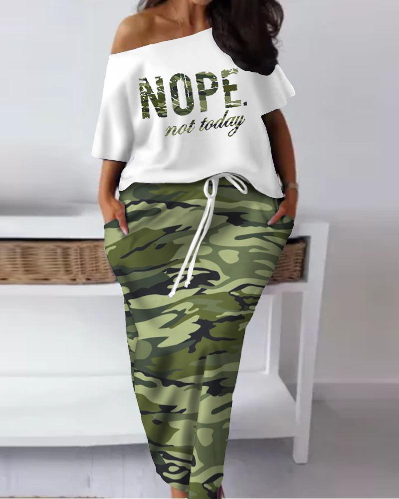 Plus Size Slogan Camo Print Top & Drawstring Maxi Skirt Set