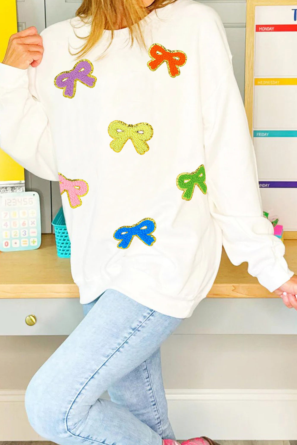 White Chenille Bowknot Patched Graphic Crewneck Sweatshirt