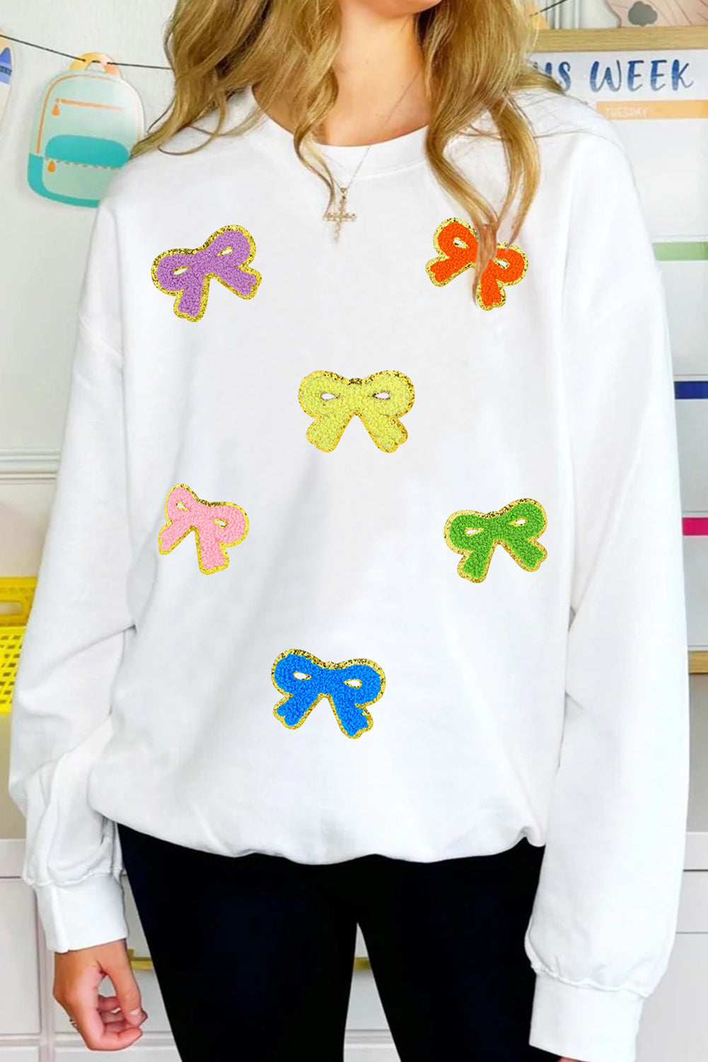 White Chenille Bowknot Patched Graphic Crewneck Sweatshirt