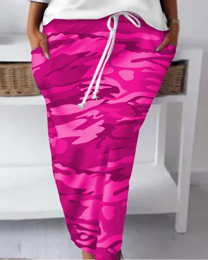 Plus Size Slogan Camo Print Top & Drawstring Maxi Skirt Set