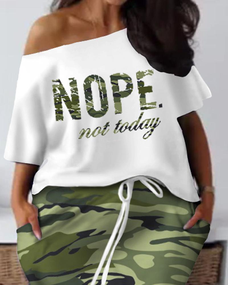 Plus Size Slogan Camo Print Top & Drawstring Maxi Skirt Set