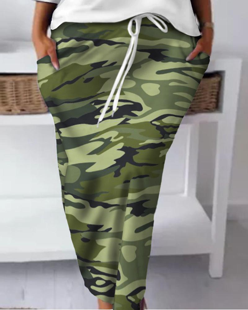 Plus Size Slogan Camo Print Top & Drawstring Maxi Skirt Set