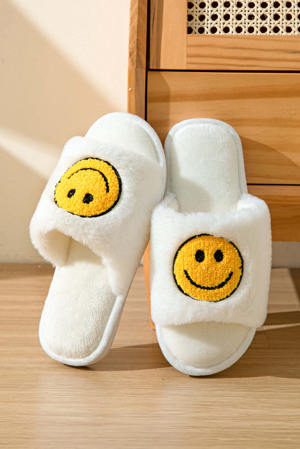 White Smile Emoji Graphic Plush Home Slippers