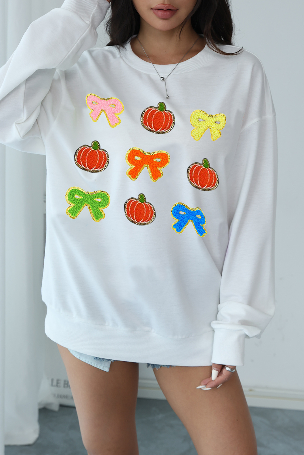 White Chenille Bowknot Pumpkin Graphic Thanksgiving Sweatshirt