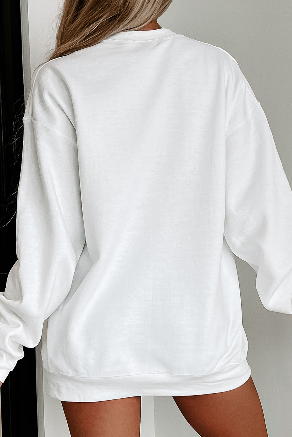 White Chenille Bowknot Graphic Drop Shoulder Baggy Sweatshirt