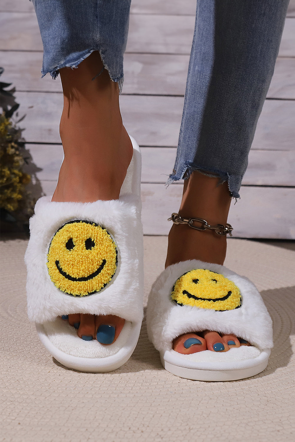 White Smile Emoji Graphic Plush Home Slippers